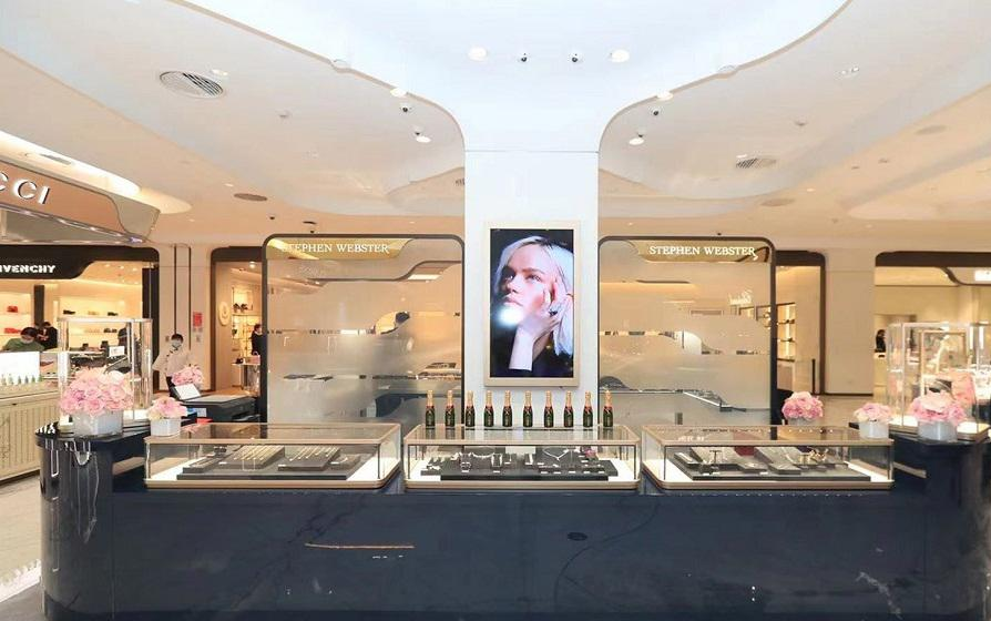 鹏鹏娟娟 英国设计师珠宝 Stephen Webster 开设国内首家精品店