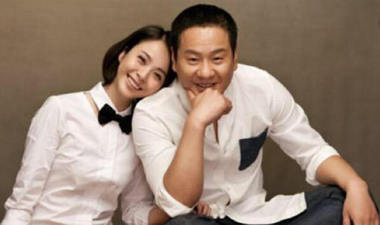 明星|他为娶小8岁嫩娇妻与前妻离婚，现在前妻渐渐走红，他却沦为路人