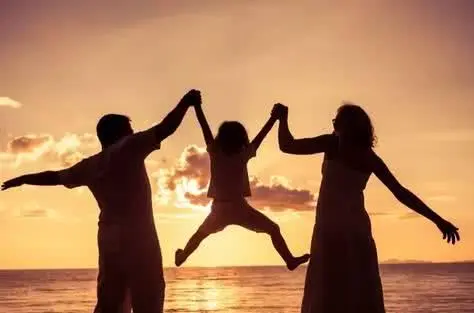 鲸鱼奶妈说|为人父母，有一件事比你的言行更重要