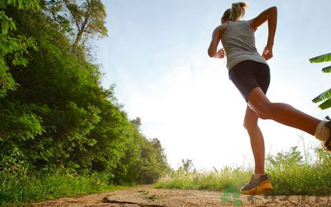 脂肪肝|64岁大妈1年3次脑梗，最终离世，医生：2事天天做，等于自找“西天”