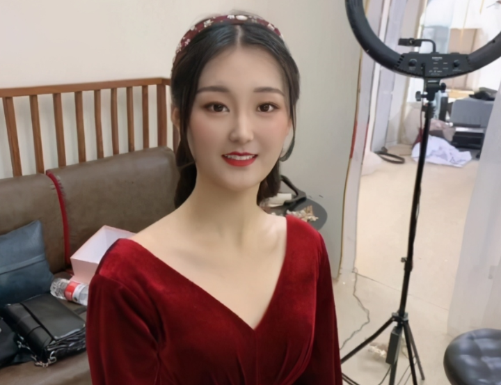 陈亚男|陈亚男离婚后再度开直播，直接诋毁公婆，名声彻底没了