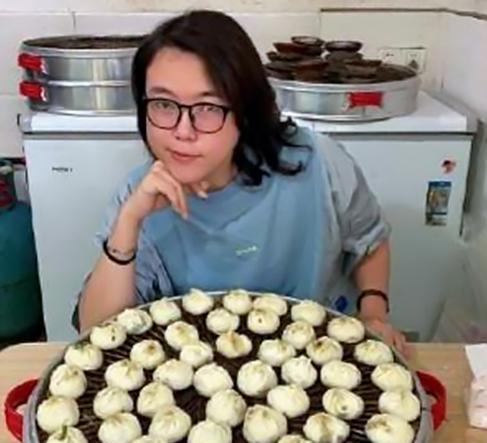 |泡泡龙离世后，恩克脸上出现“黑斑”仍大吃大喝，只有她准备改行