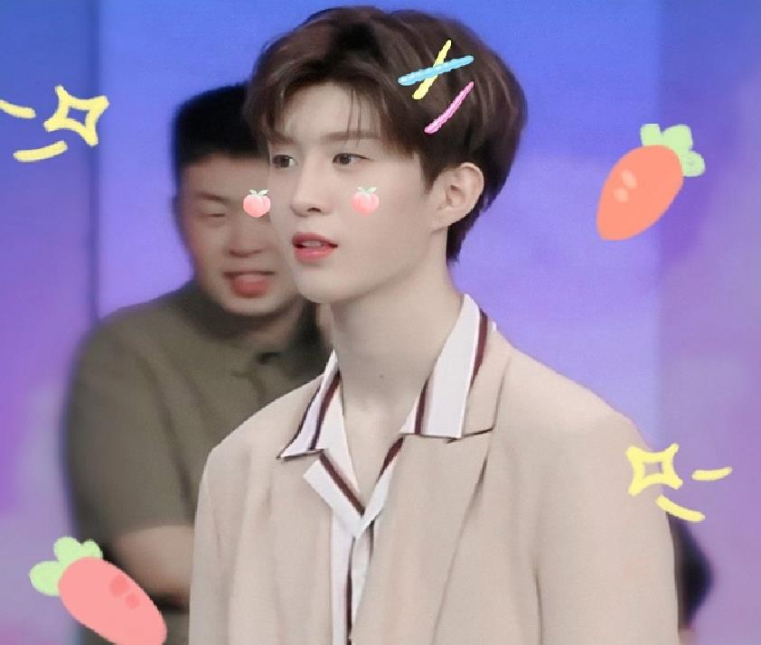 杨迪|贾玲和杨迪模仿“口臭夫妻”唱歌，一旁吃东西的范丞丞被吓懵！