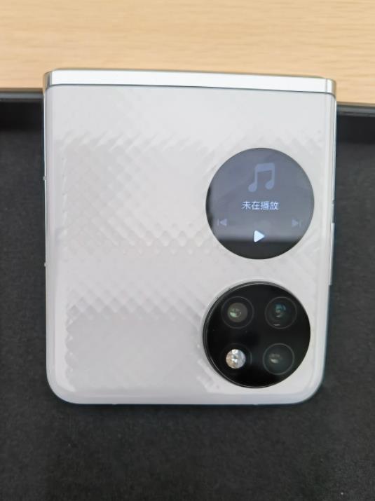 pocket|华为P50 Pocket评测:性能调校顺利,屏幕表现出众!