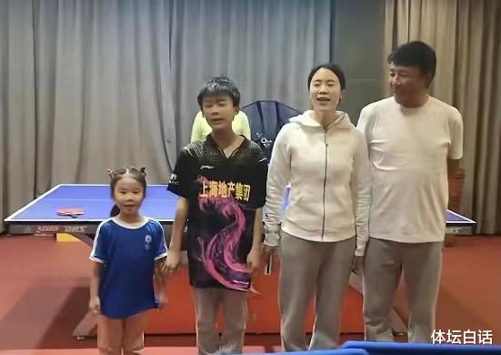 王楠|王楠夫妇真狠心！5岁女儿被教练罚站+狠批，富豪郭斌：什么破爹