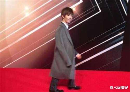 易烊千玺|这些年，明星在红毯上的“黑历史”造型，奇葩到让人看不懂