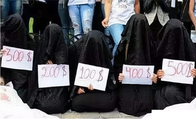 打瞭9年內戰，敘利亞女性有多慘？在黑市被明碼標價，隻值65元-圖7