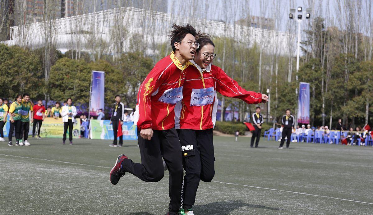桃小菁说说|“黑龙江职业学院学生会干部查寝”他们就是耍酷、逞威这么简单？