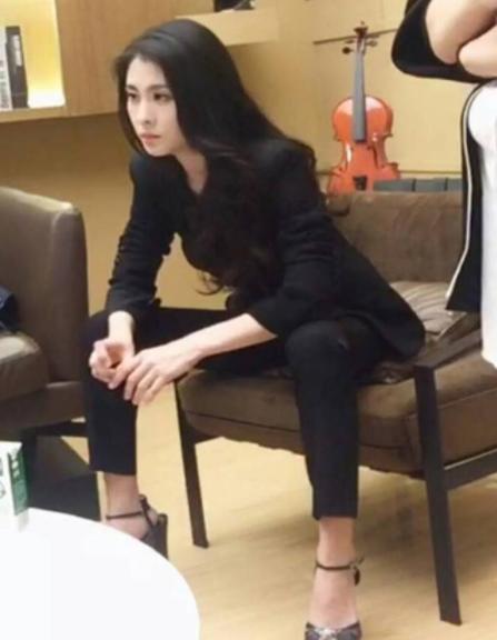 张碧晨|张碧晨用娃锁牢华晨宇后复出，手段之绝令人咋舌！