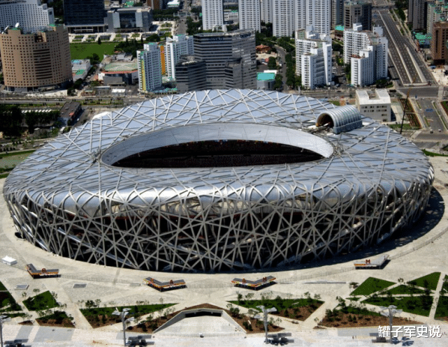  地表最大鸟巢，长度6米重1吨，上面住着掏鸟窝高手，无人敢靠近