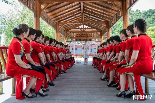 图释世界 旗袍融入古诗 母亲节一场旗袍秀 惊艳了绍兴嵊州一座城