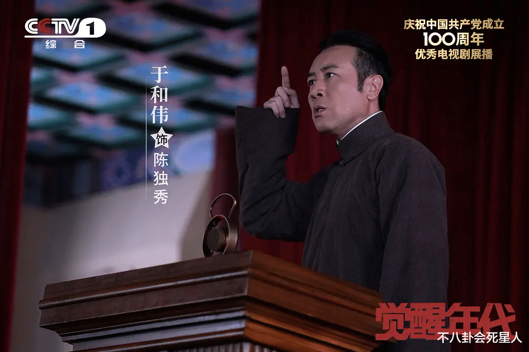 热依扎|白玉兰表情大赏：童瑶拿奖热依扎脸黑如锅底，鼓掌都带“恨”