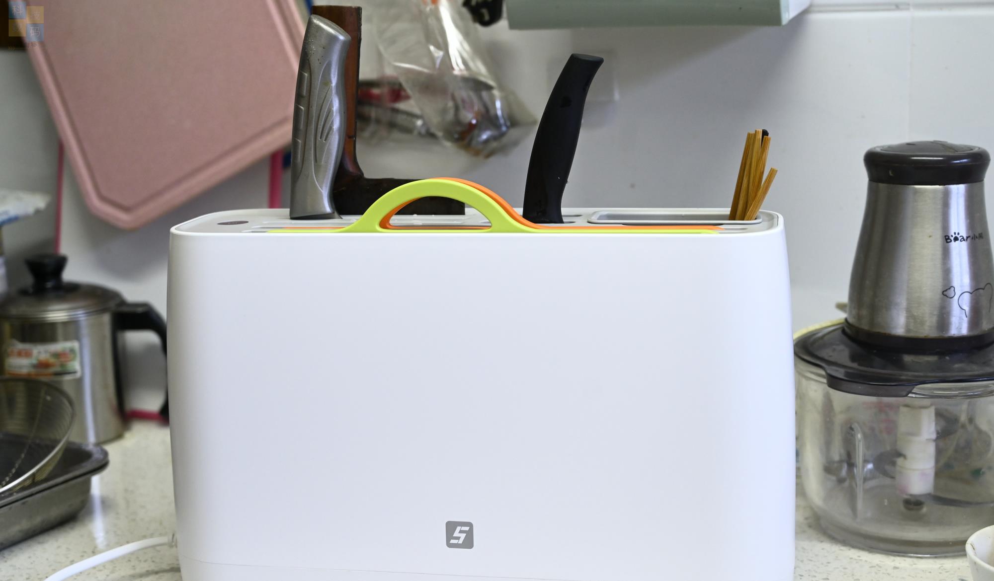 |帮厨具除菌烘干的小工具，FIVE智能刀架让厨房更卫生
