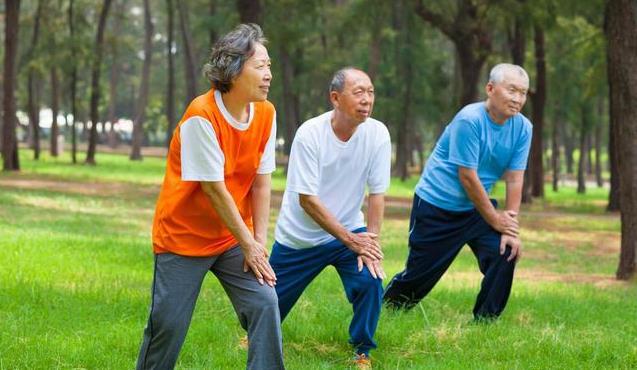 衰老|不论男女，55—65岁是养寿期，医生提醒：弃4习、坚持做4事