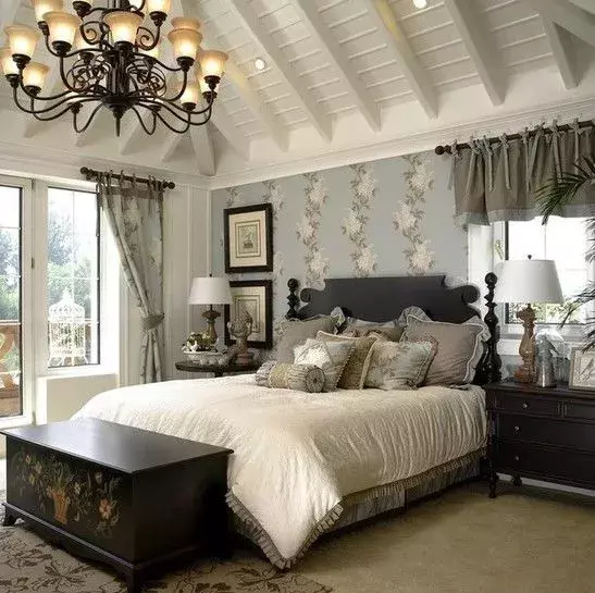 装修时墙面贴壁纸还是刷胶漆好?听完老师傅的话终于不纠结了