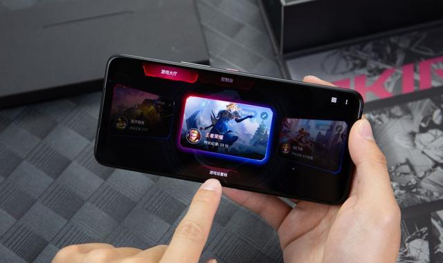 游戏手机|号称“铁公鸡”的6000mAh旗舰，16+256G终于降300！还是等到了