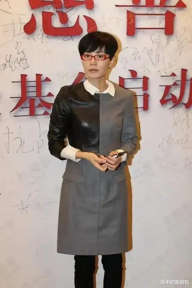 水果 王菲头发剪到最短 网友：真不如以前的任何一个发型好看