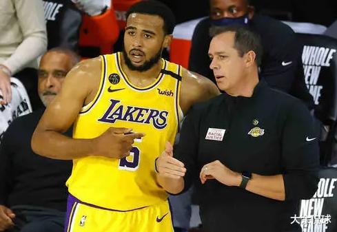 湖人隊|揭秘湖人近期三分球暴漲原因，兩人加盟帶來鰱魚效應，湖人賺翻了