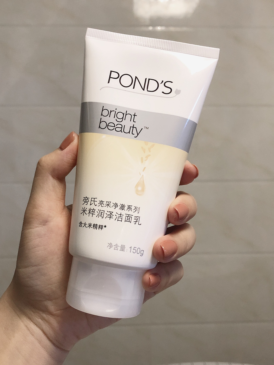 菲菲岚时尚 祛痘补水洗面奶测评!为肌肤抹去岁月之痕。