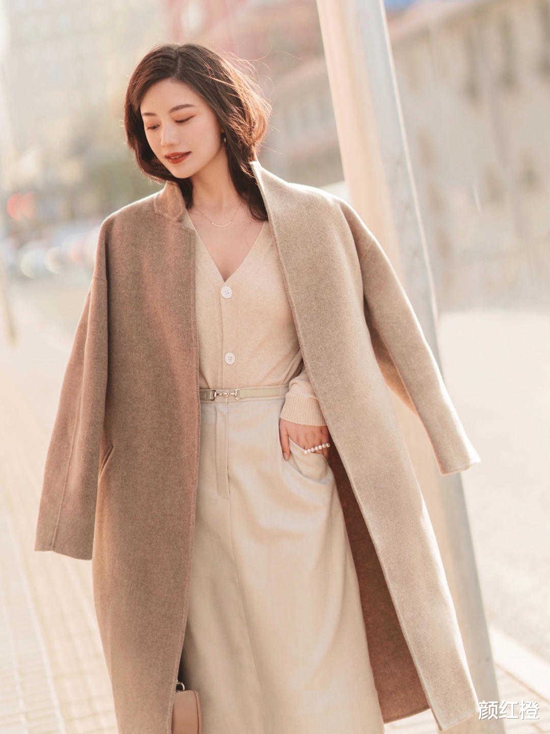 颜红橙 秋冬买大衣,尽量别选经典色,太常见了,这几种颜色更有范