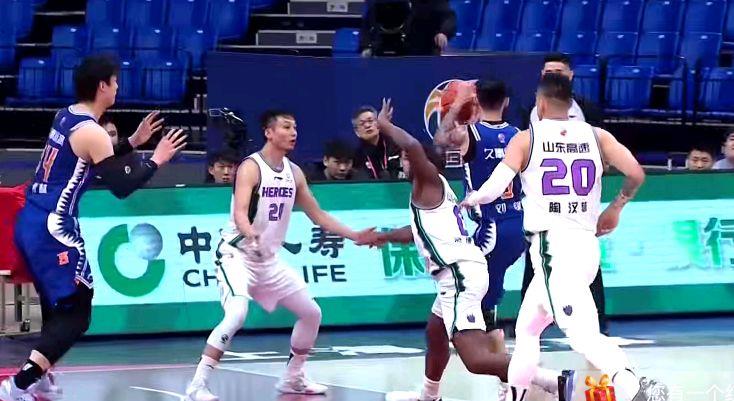 刘毅|26分12板！山东双塔联合发威，15-0打花上海，刘毅攻防兼备成奇兵