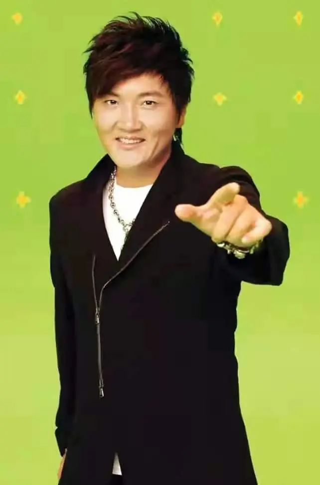 孙楠|孙楠与张纪中聚会，瘦太多青筋暴起，穿西装帅气有型