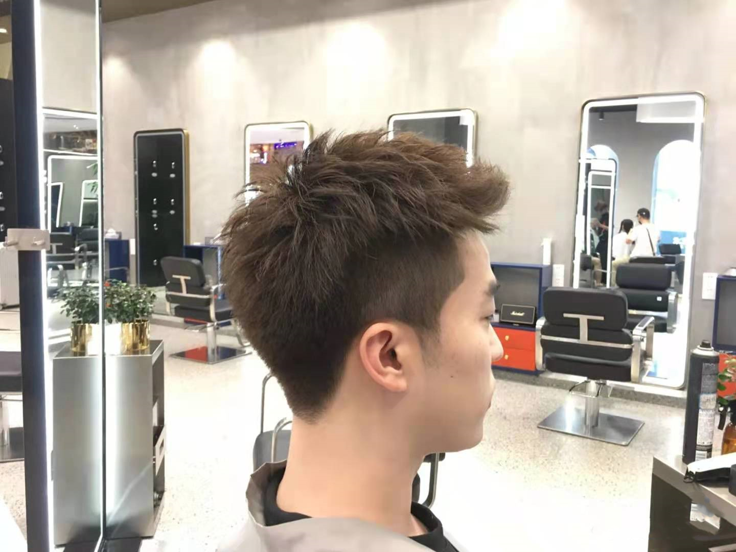 烫发|普通理发店会剪“碎盖头”吗？理发店：重点是烫发而不是剪发