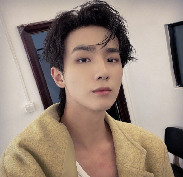 辣目洋子|辣目洋子新剧开机，男主李宏毅摆黑脸，同公司艺人成毅受牵连实惨