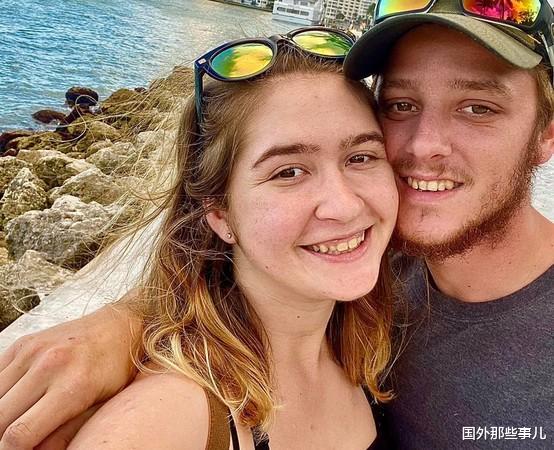 国外那些事儿 22岁姑娘入住酒店，被发现卡在窗户上诡异死亡