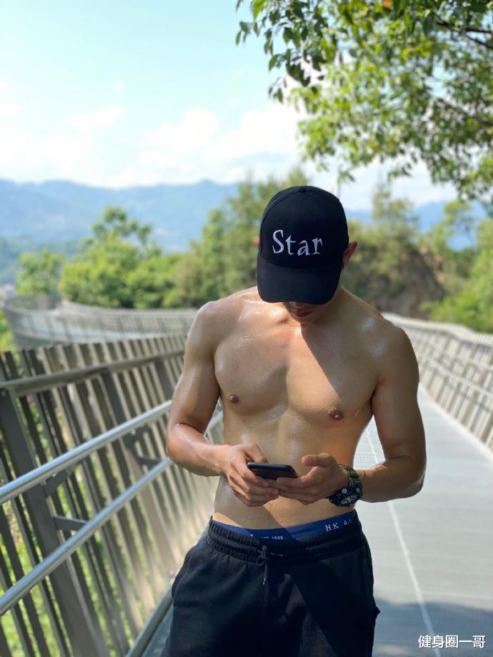 健身圈一哥 山东健壮爷们儿,最爱读书旅行和健身,灵魂和身体,都要饱满丰盈!