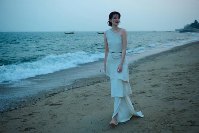 张小斐|张小斐成今年大赢家!拿下影后底气十足,连换三套造型彻底大开挂