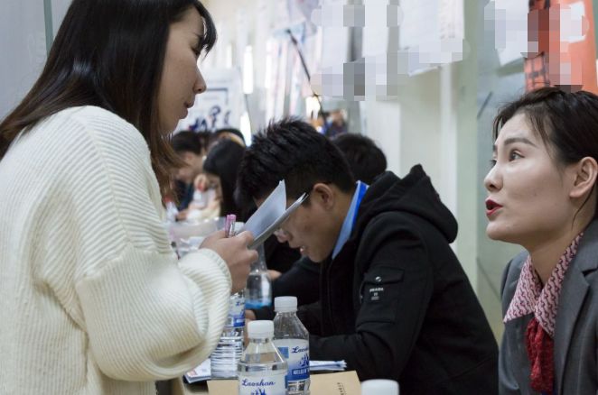 大学生|大学生面试，“灭”字多一笔是什么字？研究生回答被录用引发不满