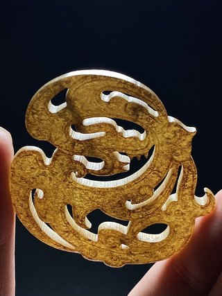 和田玉籽料|汉 和田玉籽料沁色 镂空 龙凤纹玉珮