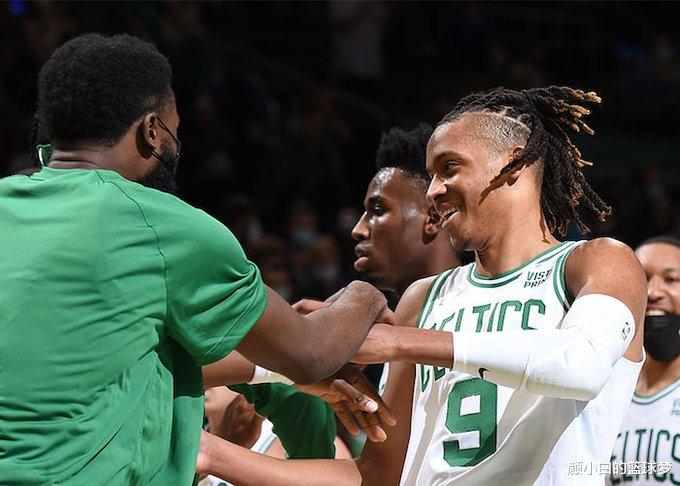 霍福德 轰16+三分4中4丨霍福德先发暴走绝配塔图姆,绿凯3换3交易没输