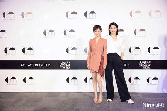 毛衣|孙俪邓超游乐场PK似兄弟!穿毛衣长靴玩投篮,大批粉丝围观人气高