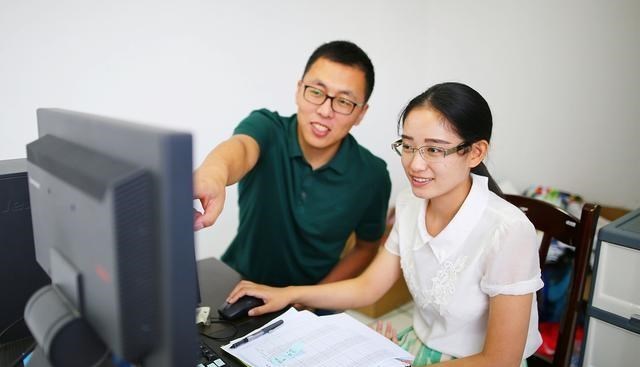 大学|大学辅导员的工资是多少?在看到收入后,网友:有点羡慕