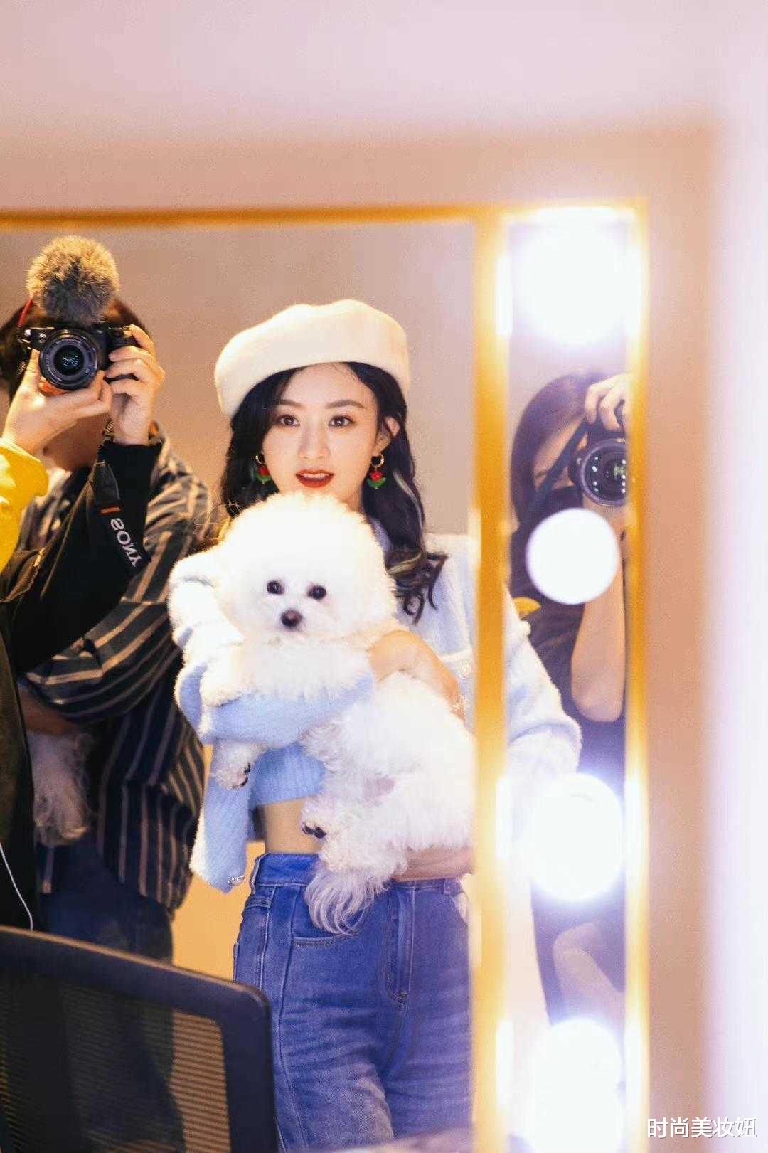 时尚美妆妞 赵丽颖没有一点当妈的样子,穿露脐装配牛仔裤,像学生妹