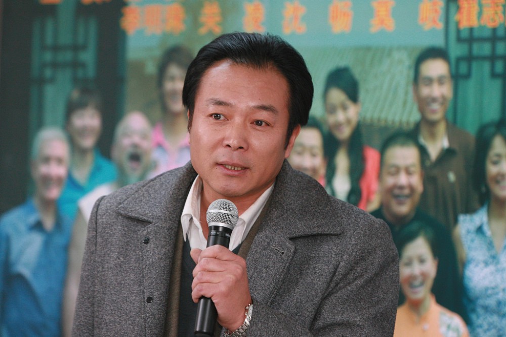 谢园|演员谢园去世后，小妻子将泪和痛埋在心底，后悔没要个孩子