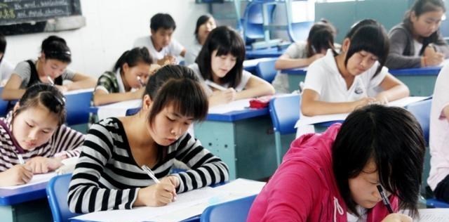 应届生|高中生迎来“坏消息”，复读再一次发生变化，有人欢喜有人愁
