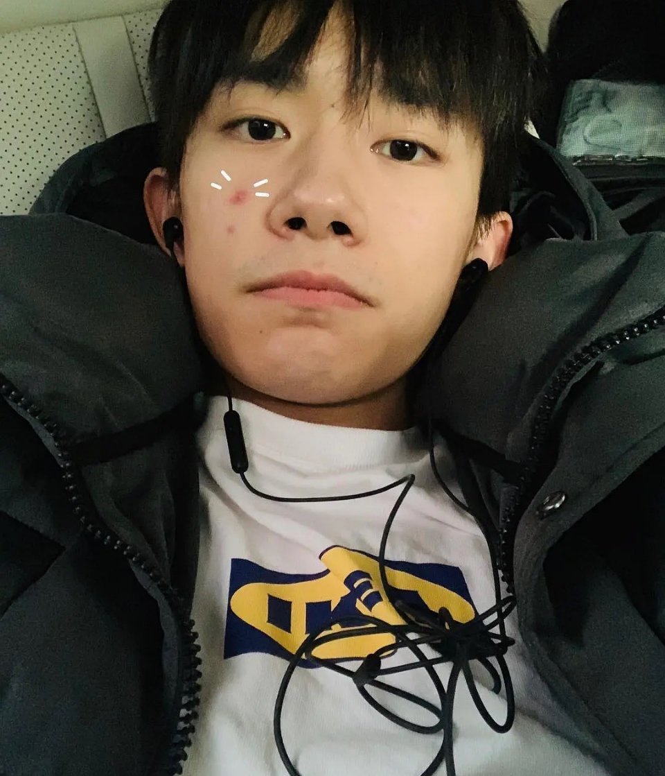 易烊千玺|易烊千玺终于出关了，你高兴不？