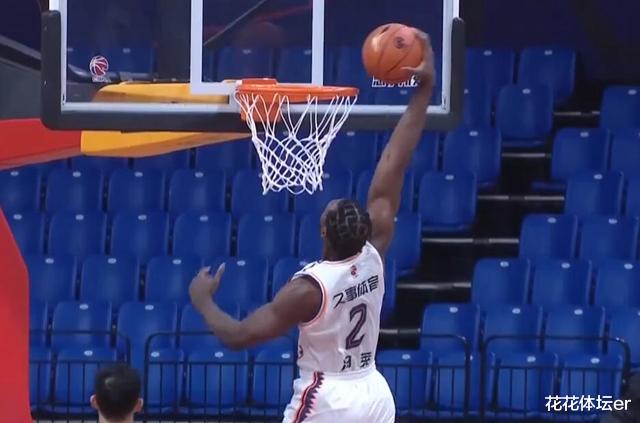 上海男篮|冠军级教头很满意！CBA黑马再次升级，前NBA球员中国首秀太耀眼了