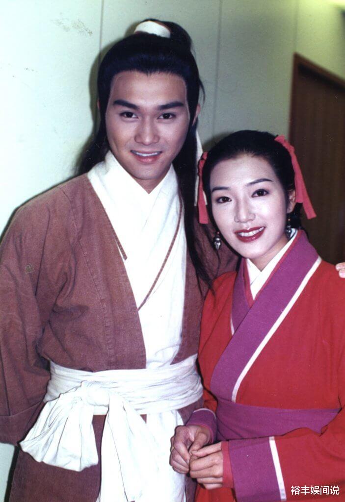 霍尊|黄日华新恋情？半个月内与女艺人约会两次，女方曾坦言迷恋眼镜男