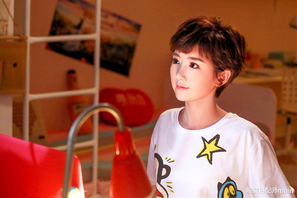 服装搭配师main|剧里剧外被渣爹压榨，她依然走出阴霾，拿最烂的剧本过最飒的人生