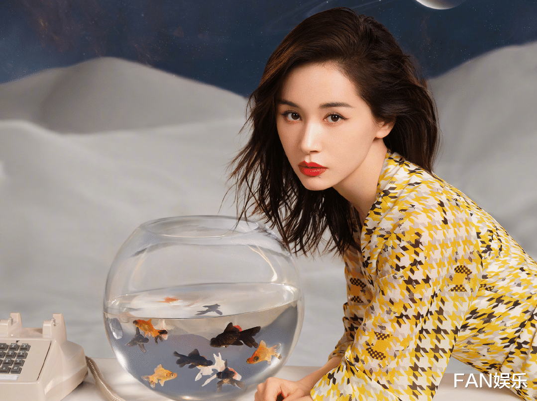 王子文|孩子父亲是谁？王子文圈内好友评论暴露了很多信息，受伤太深！