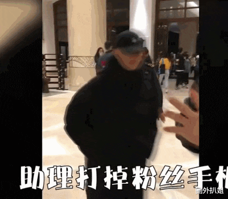 张国立|张国立拍戏封路起冲突，那一刻，副导演双手叉腰的样子让人心寒