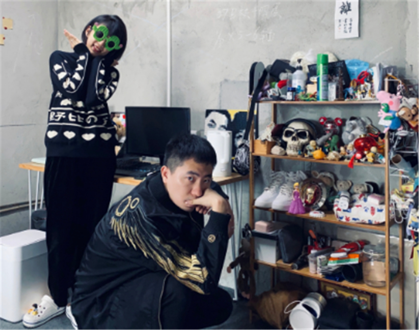 毛坯房|小夫妻没钱装修直接住毛坯房，却布置得超温馨！网友：这生活羡慕