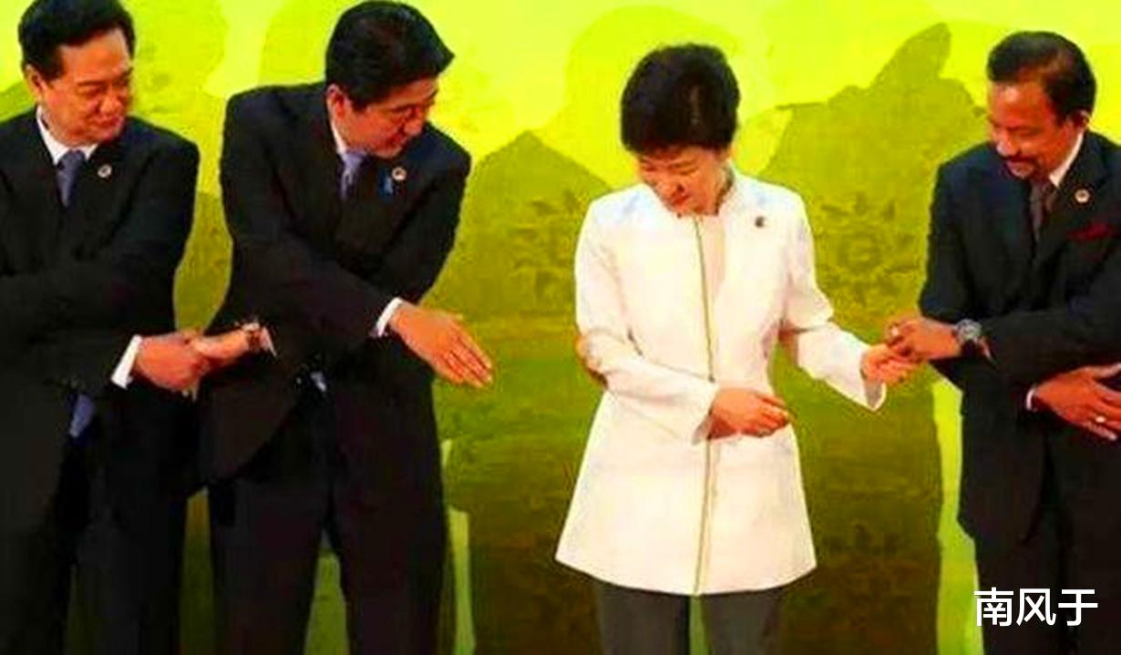 |几张老照片!图5最尴尬,80年前的日本空姐,百年前的女同结婚照~