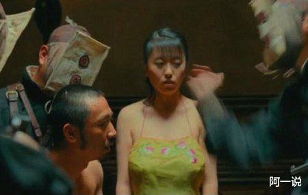 姜文|姜文拍《让子弹飞》，有一场“调戏民女”戏，最后只能让女助理演