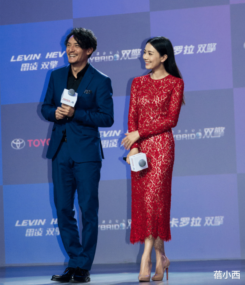 蓓小西|高圆圆真是美貌实力派，穿红色蕾丝连衣裙靓丽又时尚，赚足回头率