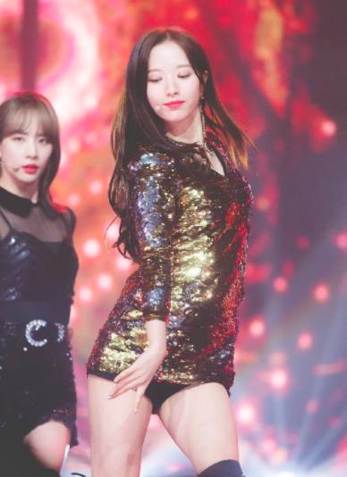 韩国女团|韩女团成员疑被偷拍裙底！男子镜头前公然作案，毫不顾忌被指嚣张